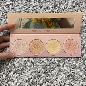 Glow me soft highlighter palette